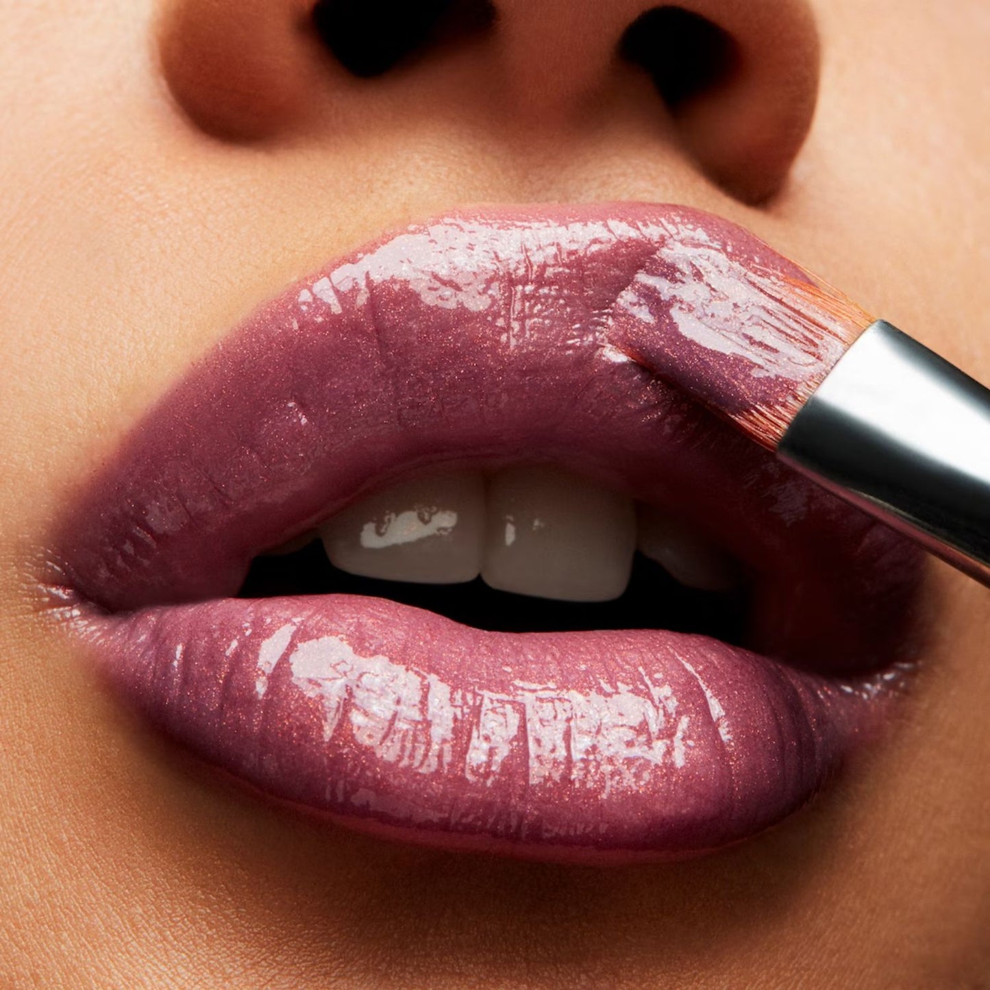 MAC Lipglass (312-Lovechild)